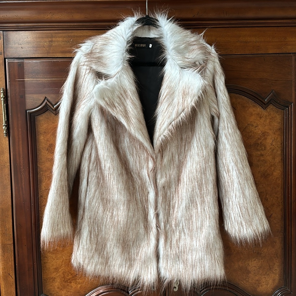AIXIRUI Faux Fur Jacket NWOT